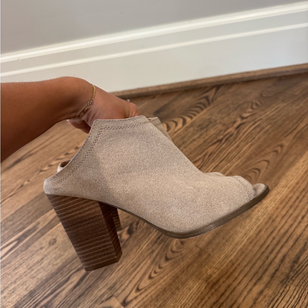 Restricted Cream Peep-Toe Block Heel Mules Women’s Size 9